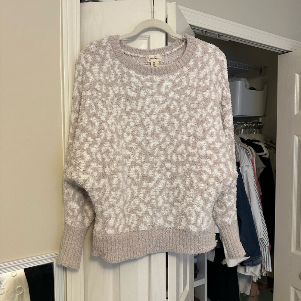 Jessica Simpson Women's Sweater in Cream and Gray